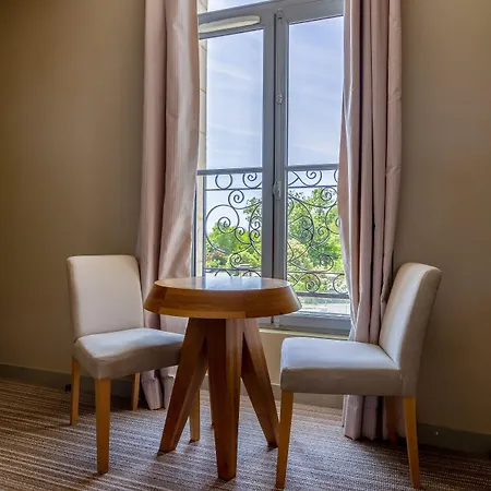 Et Du Chateau Отель Лагор