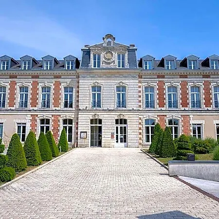 Et Du Château 3*