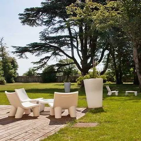 Et Du Château Hotel 3*